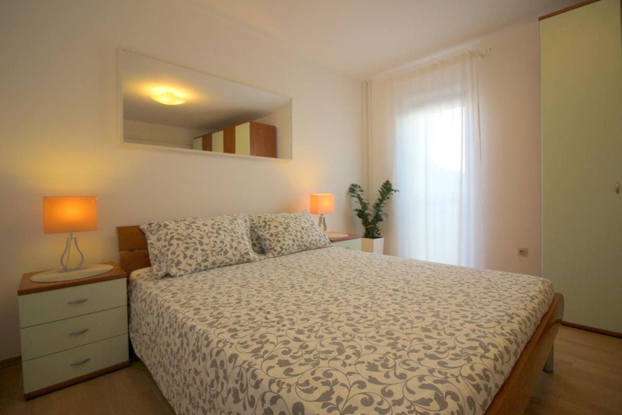 Modern Apartment Sabina With Nice Garden Poreč Extérieur photo