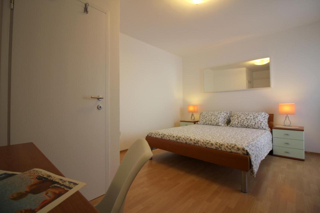 Modern Apartment Sabina With Nice Garden Poreč Extérieur photo