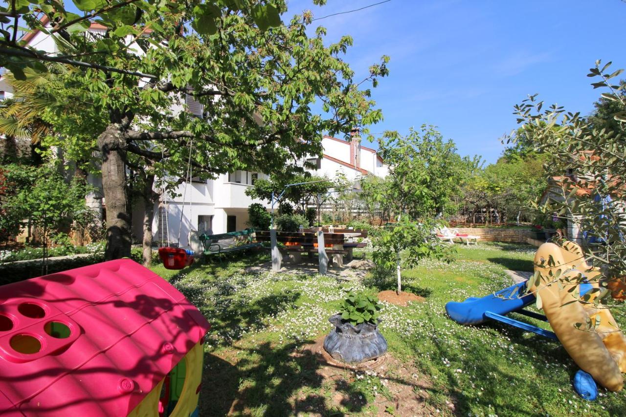 Modern Apartment Sabina With Nice Garden Poreč Extérieur photo