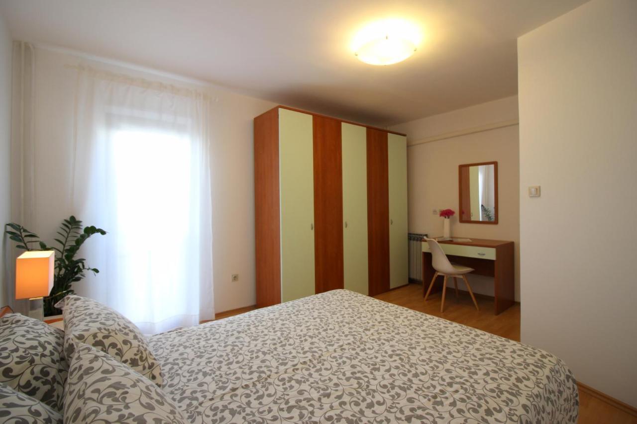 Modern Apartment Sabina With Nice Garden Poreč Extérieur photo