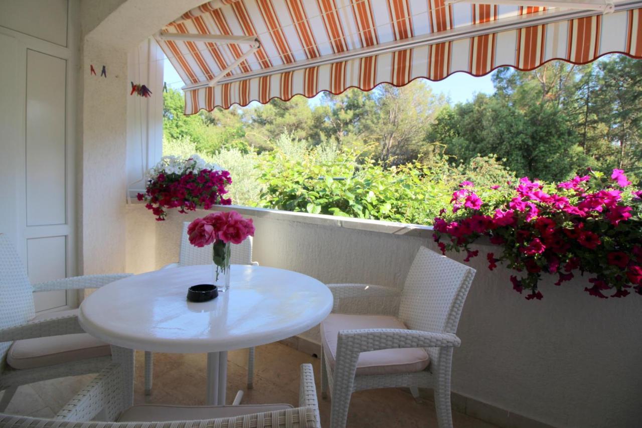 Modern Apartment Sabina With Nice Garden Poreč Extérieur photo