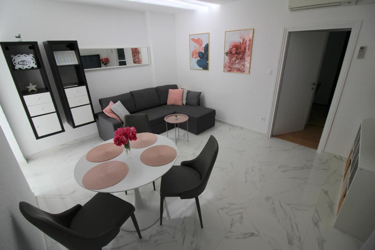 Modern Apartment Sabina With Nice Garden Poreč Extérieur photo