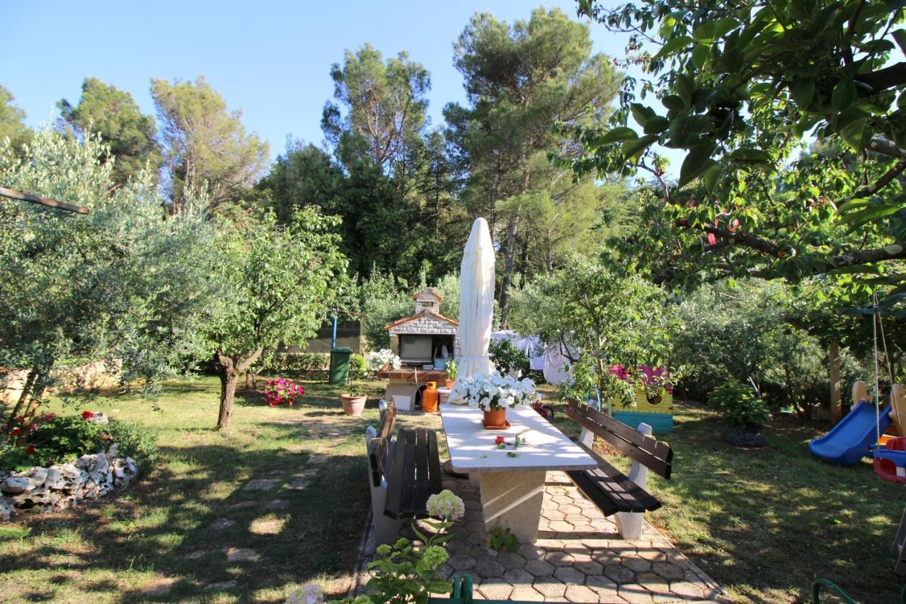 Modern Apartment Sabina With Nice Garden Poreč Extérieur photo