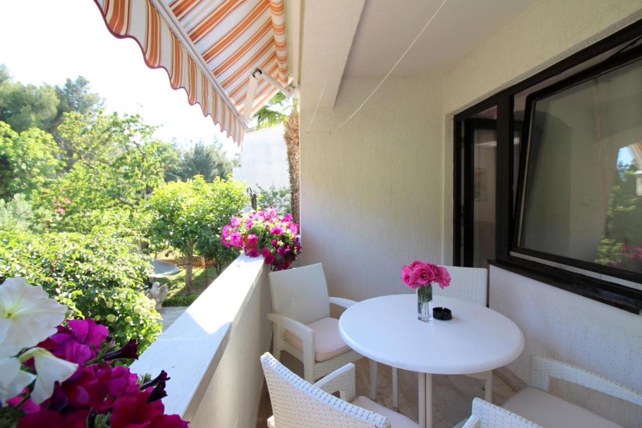 Modern Apartment Sabina With Nice Garden Poreč Extérieur photo